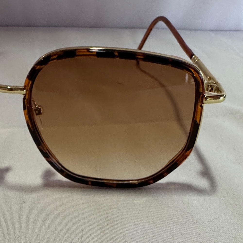 Tortoise Shell Sunglasses - Picture 5 of 6